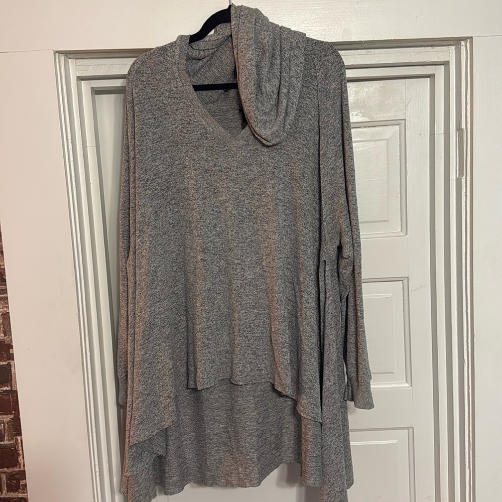 Women’s gray symmetrical, long sleeve shirt with hood